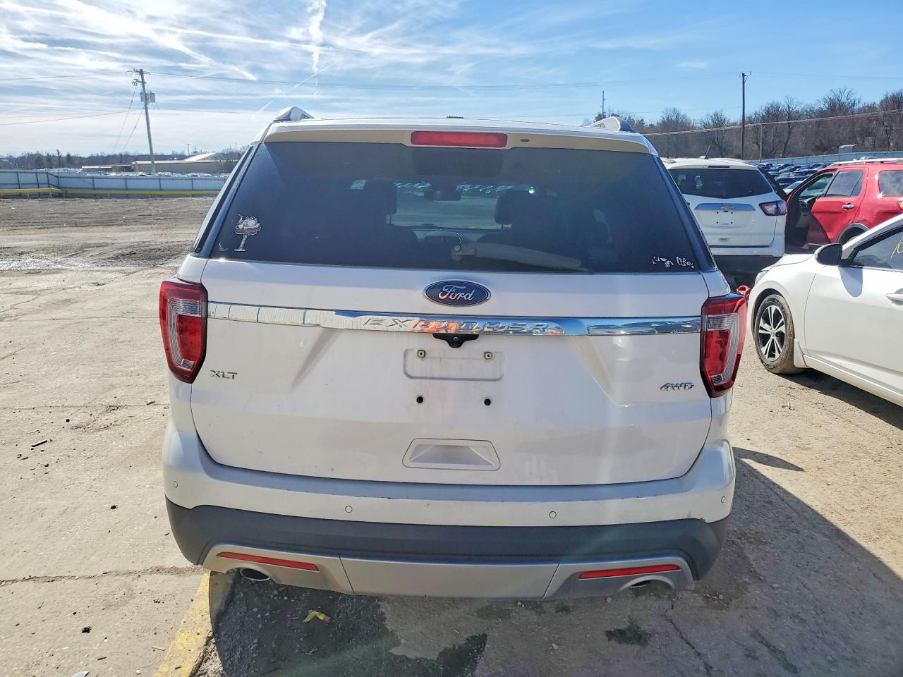 2017 FORD EXPLORER XLT photo 16