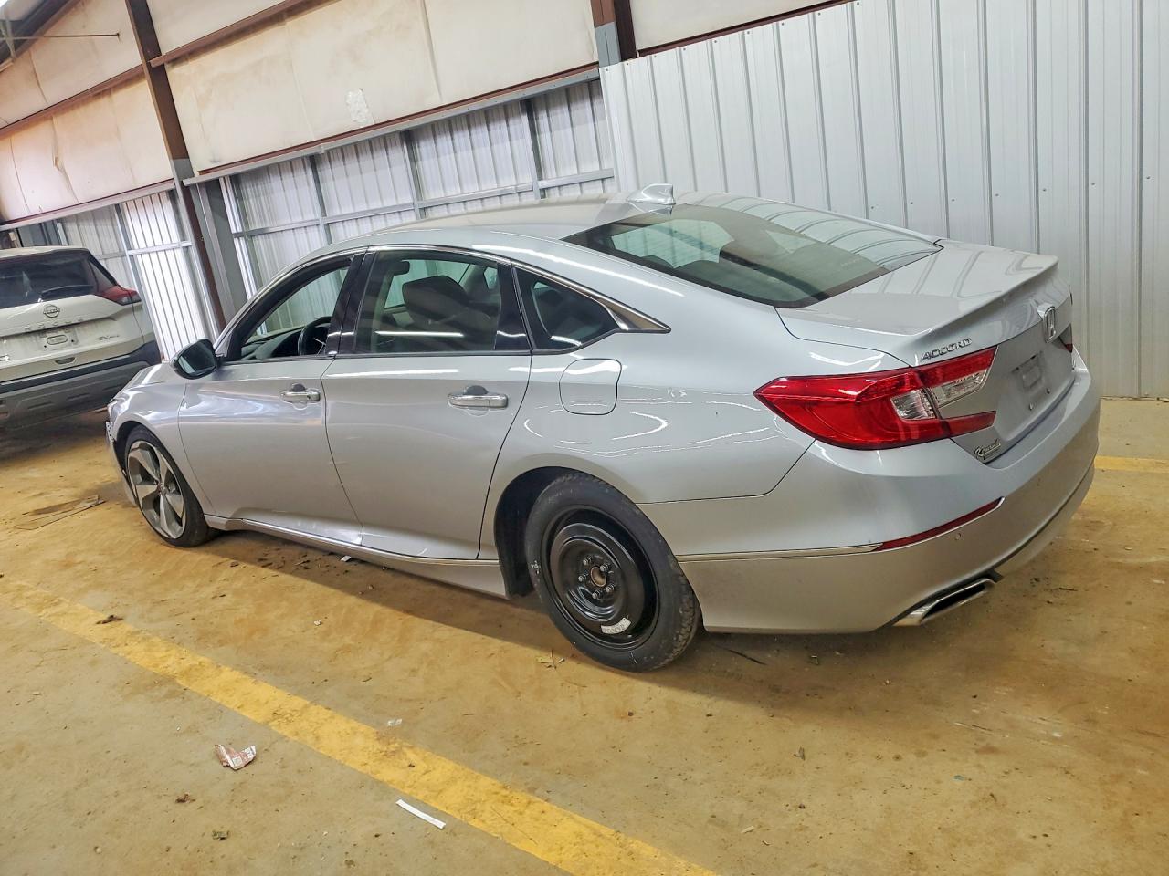 2018 HONDA ACCORD TOURING photo 3