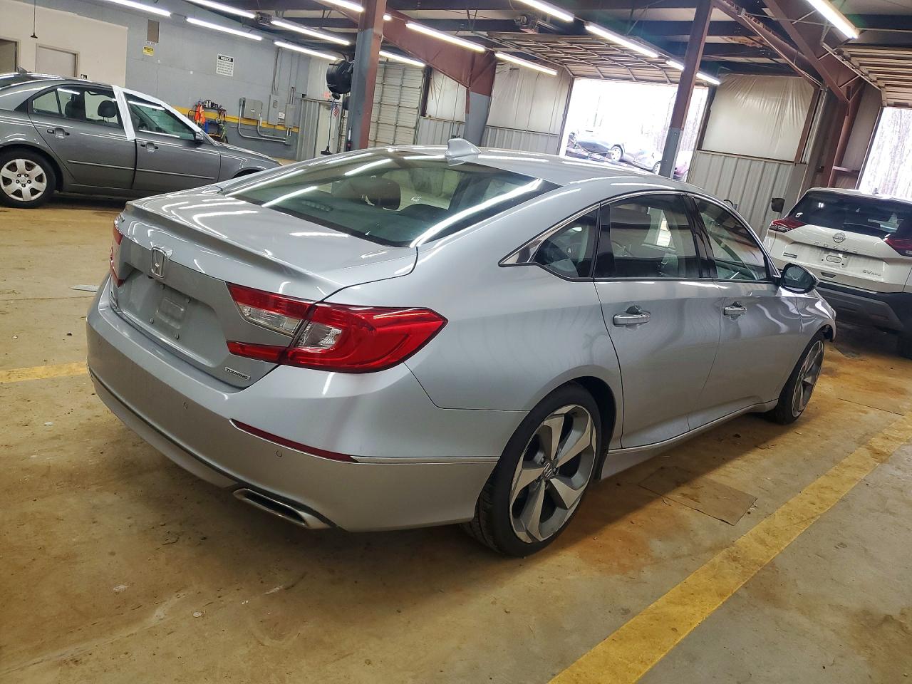 2018 HONDA ACCORD TOURING photo 5