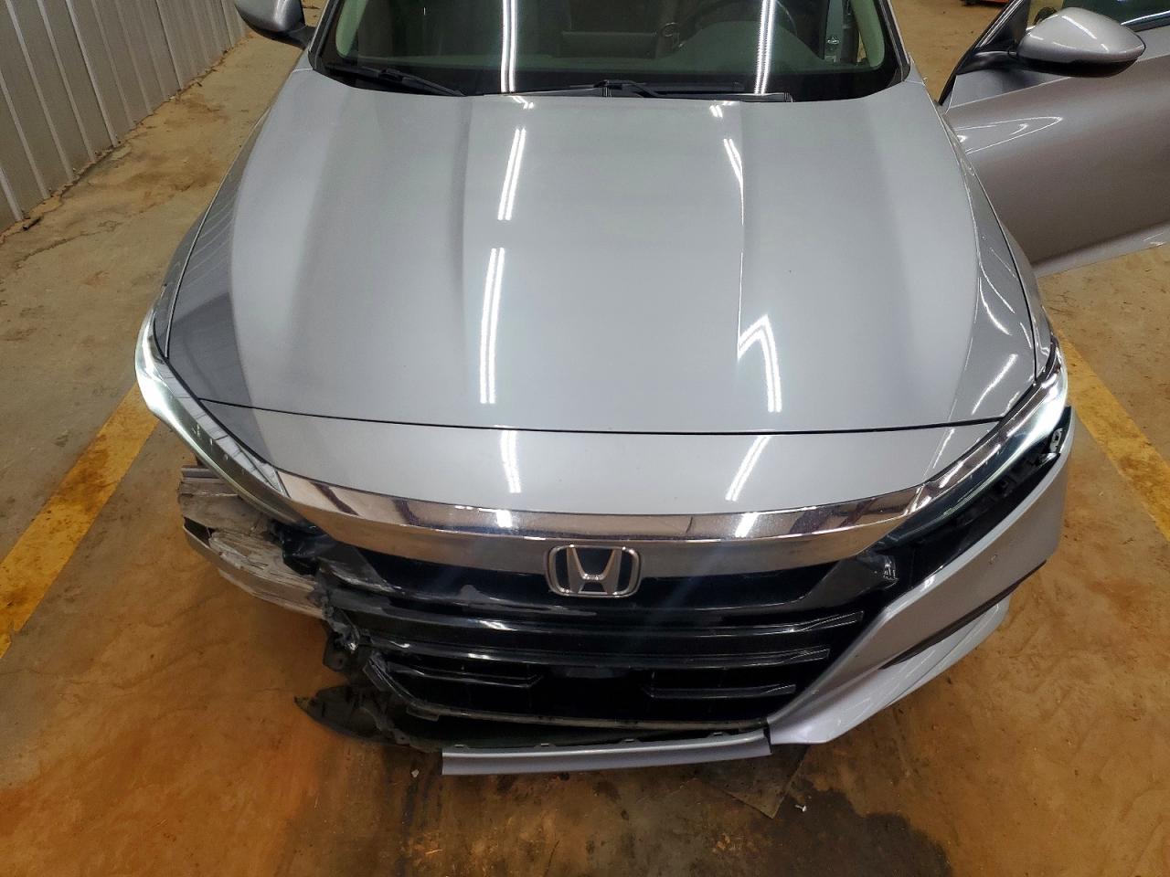 2018 HONDA ACCORD TOURING photo 21