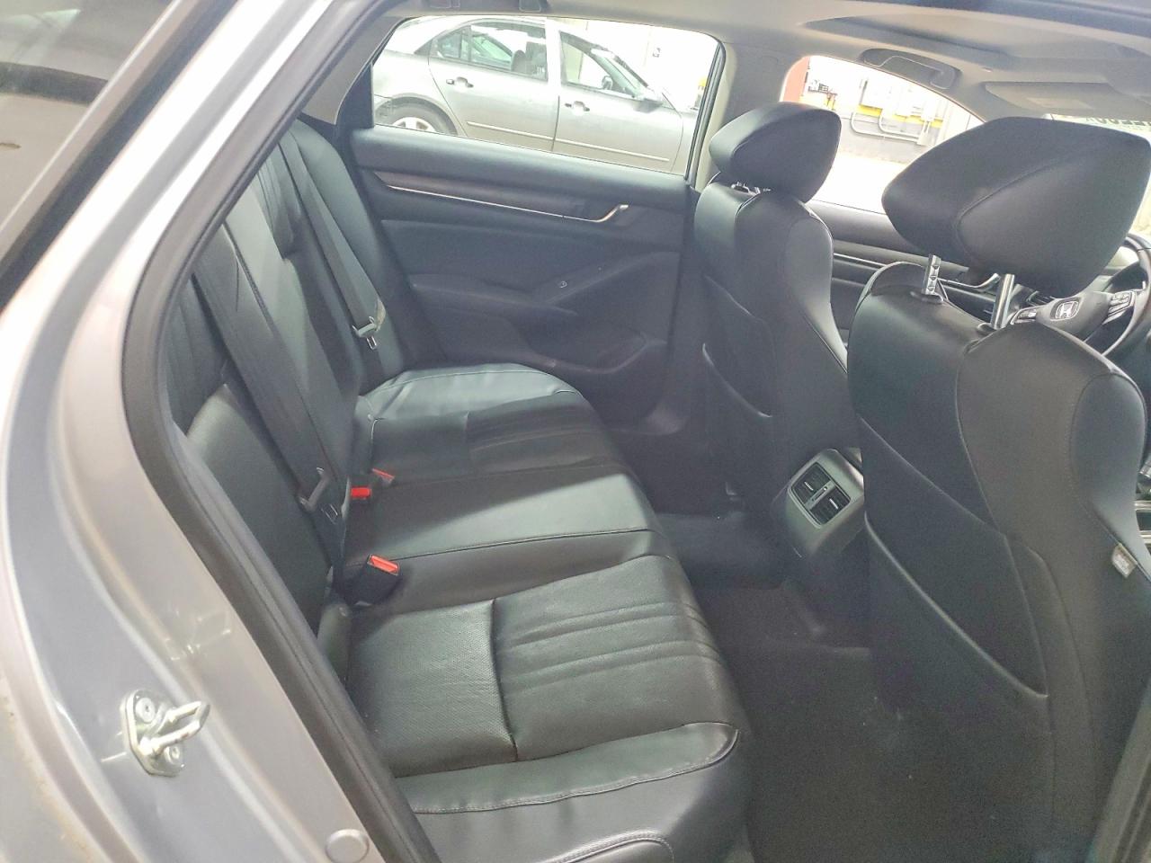 2018 HONDA ACCORD TOURING photo 19