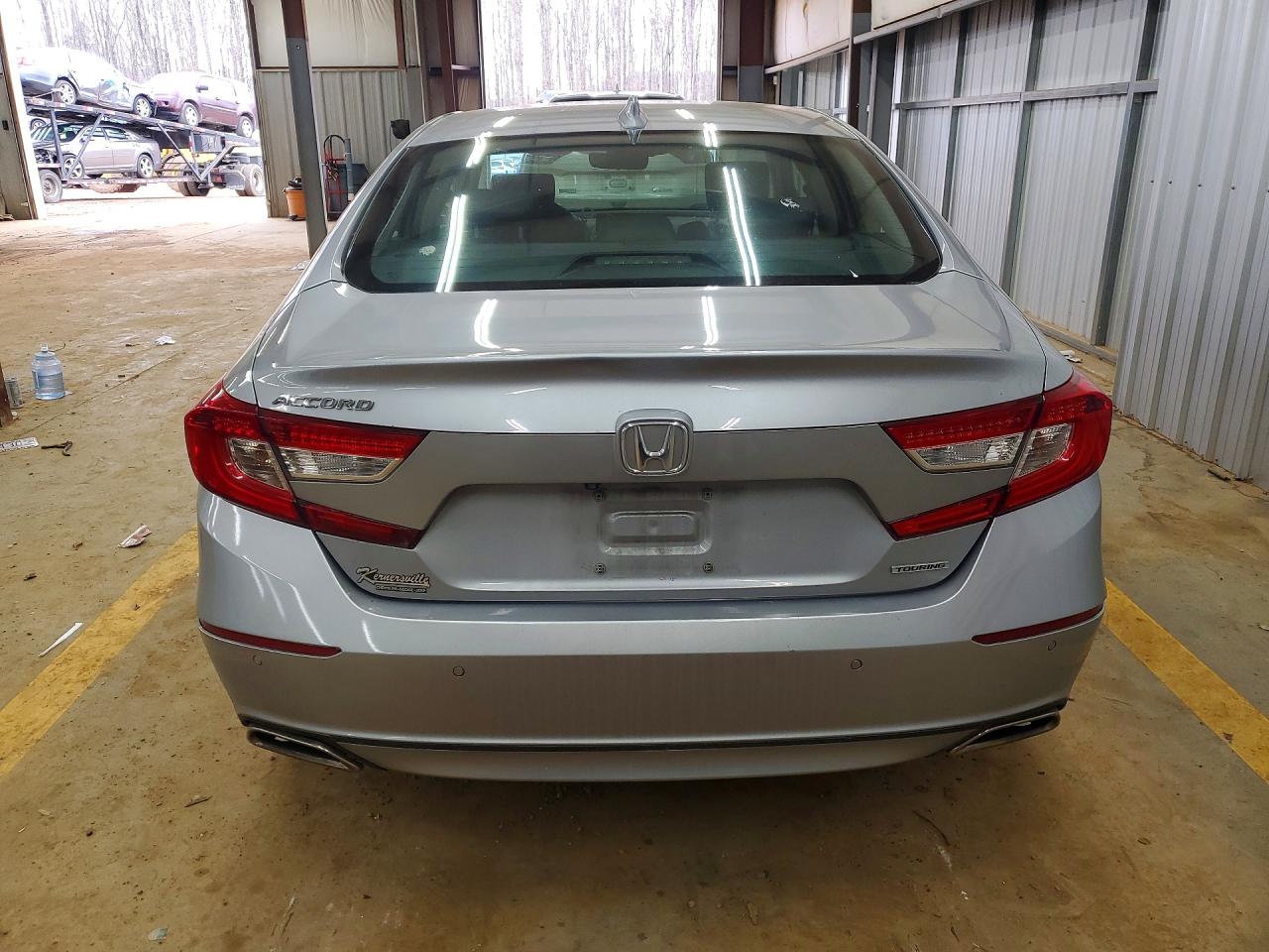 2018 HONDA ACCORD TOURING photo 11