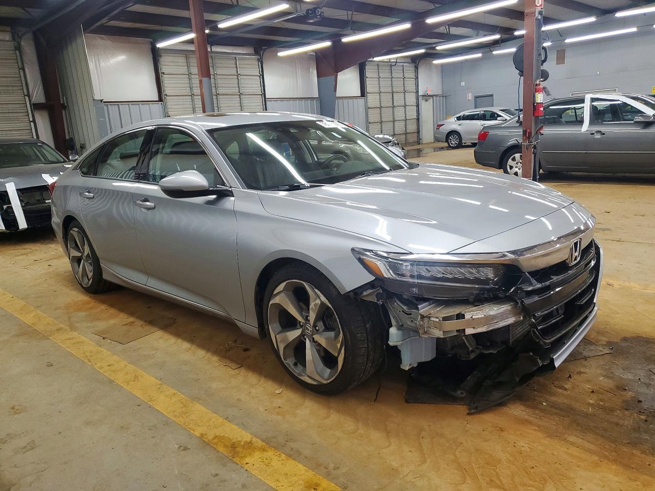 2018 HONDA ACCORD TOURING photo 7