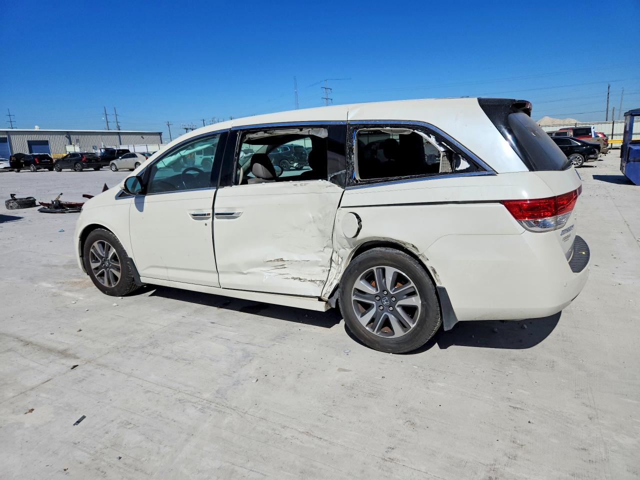2016 HONDA ODYSSEY TOURING photo 3