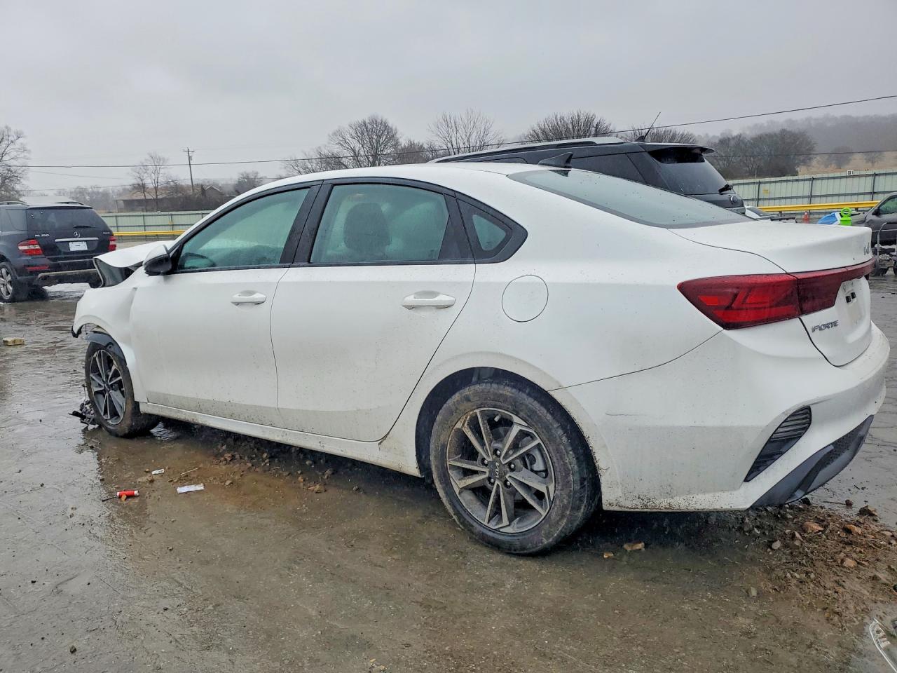 2023 KIA FORTE LX photo 4