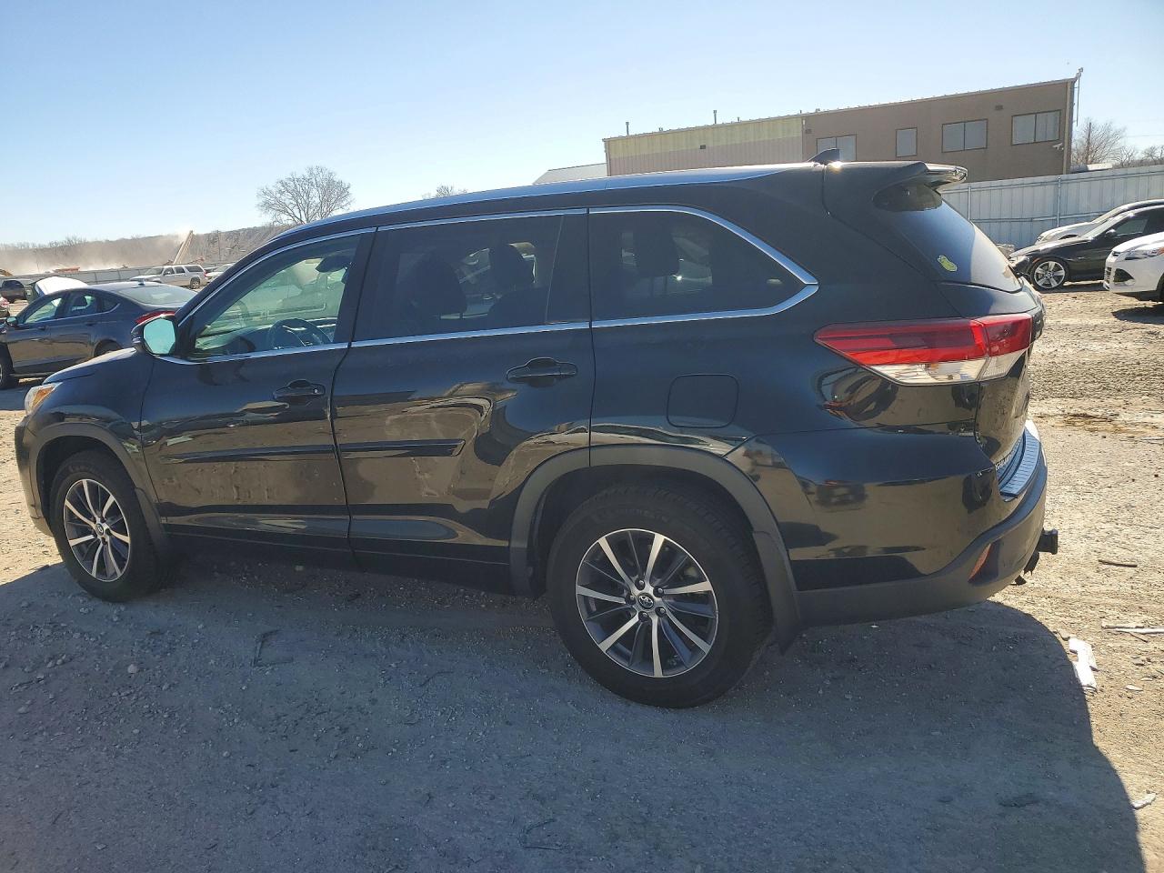 2017 TOYOTA HIGHLANDER XLE photo 4