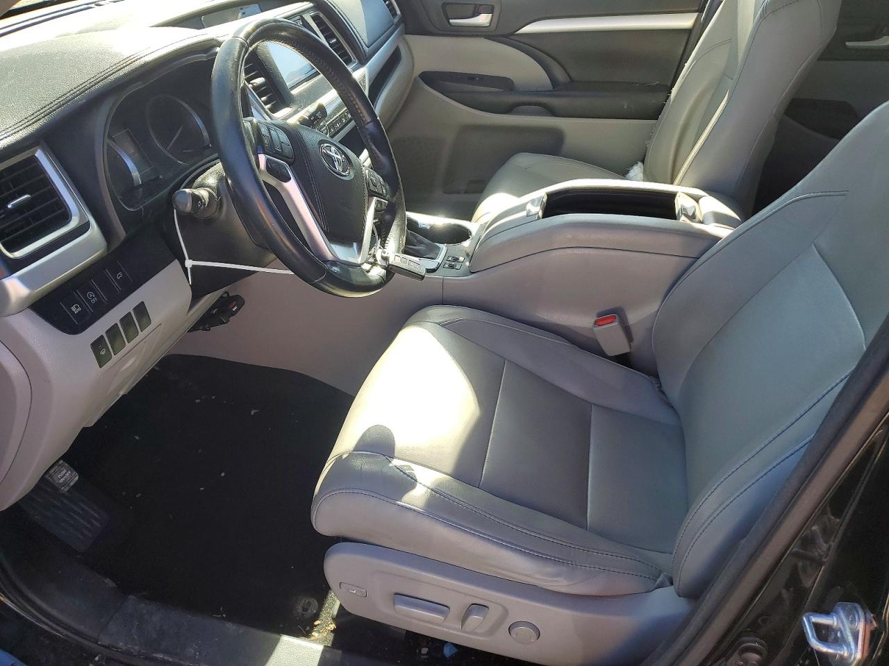 2017 TOYOTA HIGHLANDER XLE photo 19