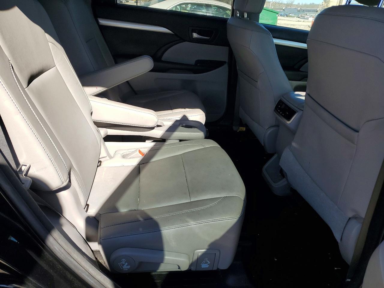 2017 TOYOTA HIGHLANDER XLE photo 31