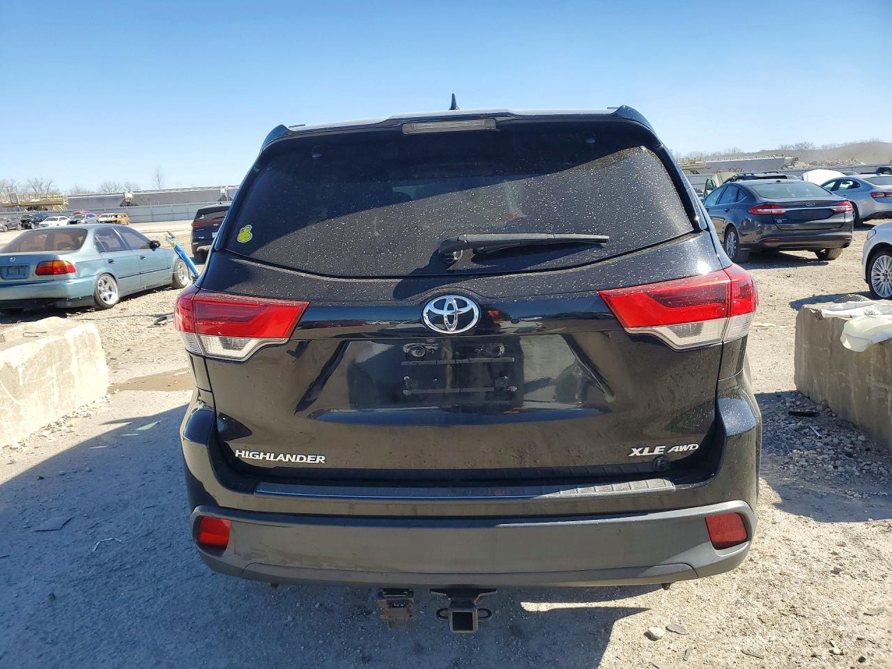 2017 TOYOTA HIGHLANDER XLE photo 16
