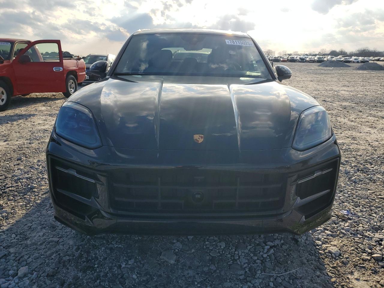 2025 PORSCHE CAYENNE photo 5