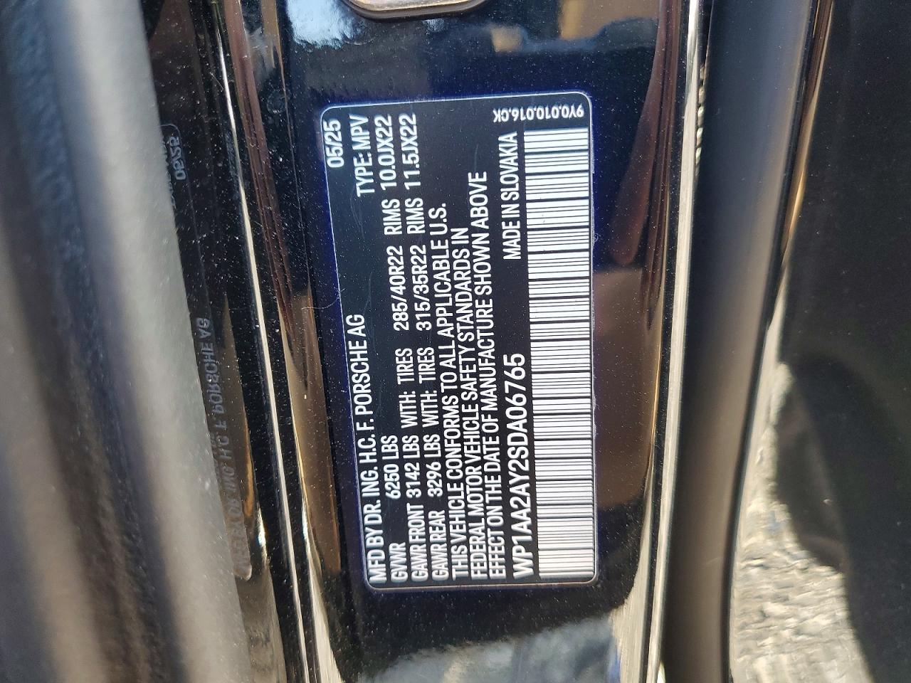 2025 PORSCHE CAYENNE photo 13