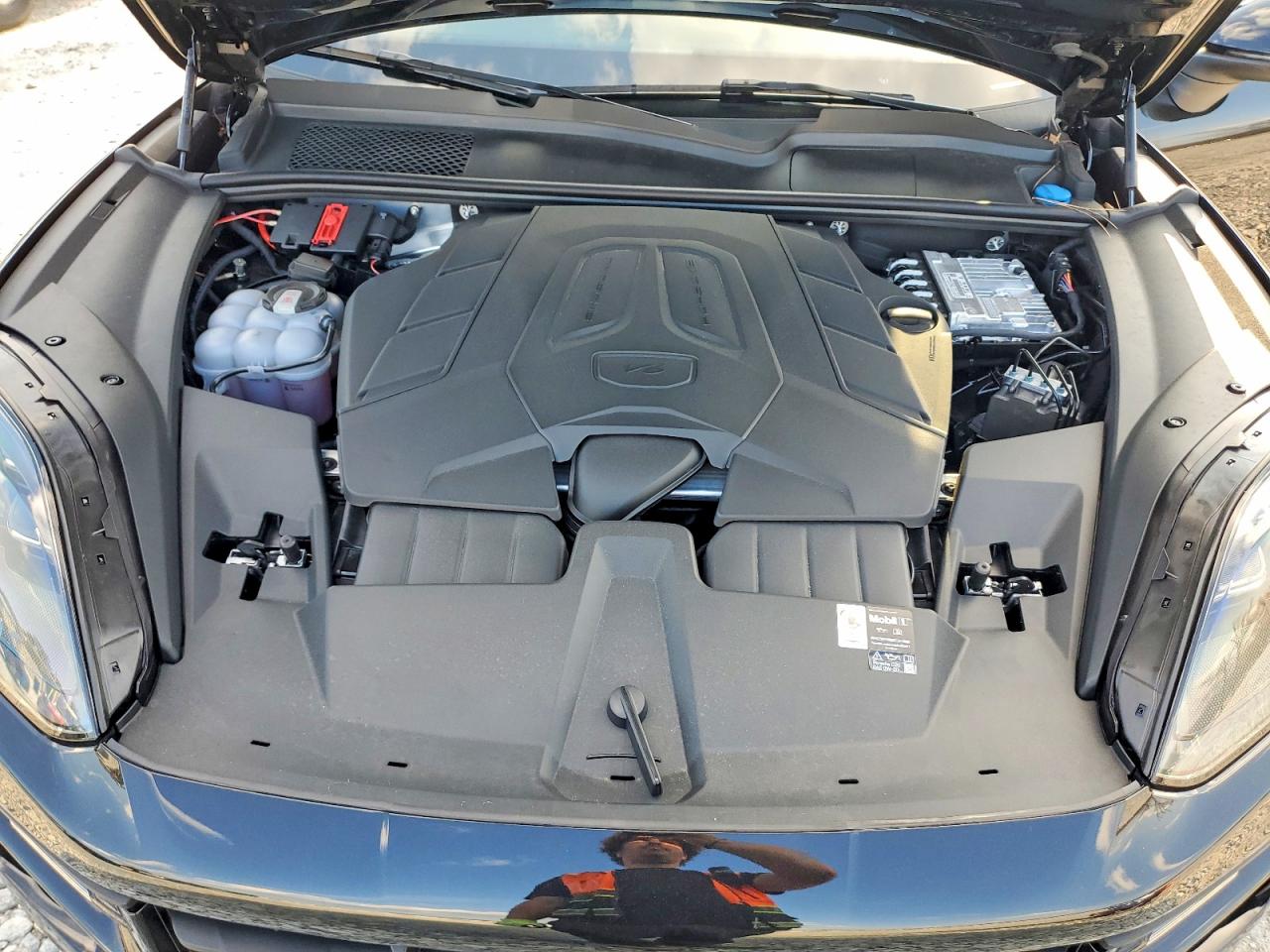 2025 PORSCHE CAYENNE photo 12