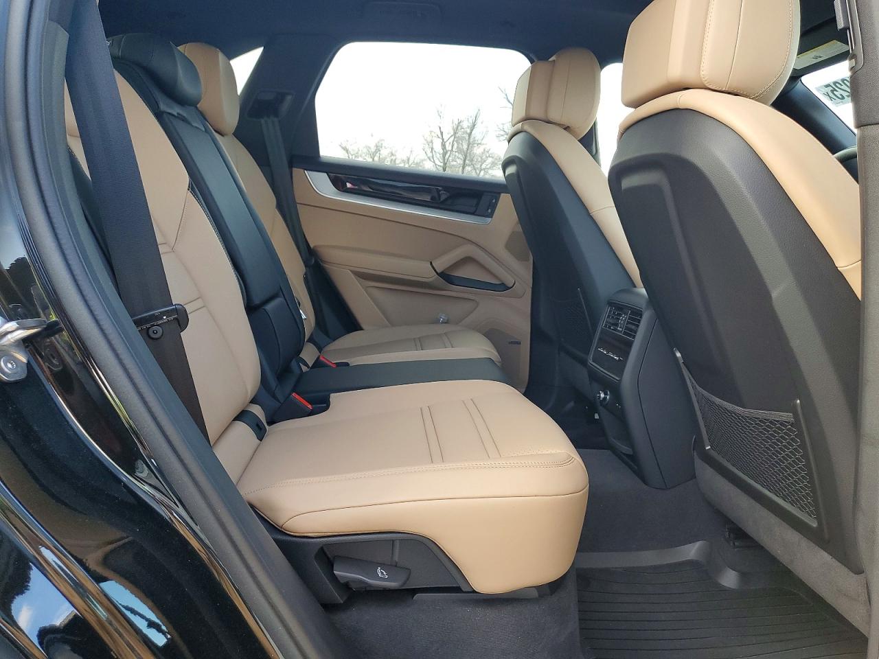 2025 PORSCHE CAYENNE photo 11