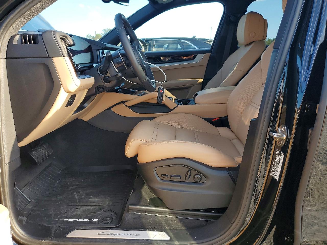 2025 PORSCHE CAYENNE photo 7