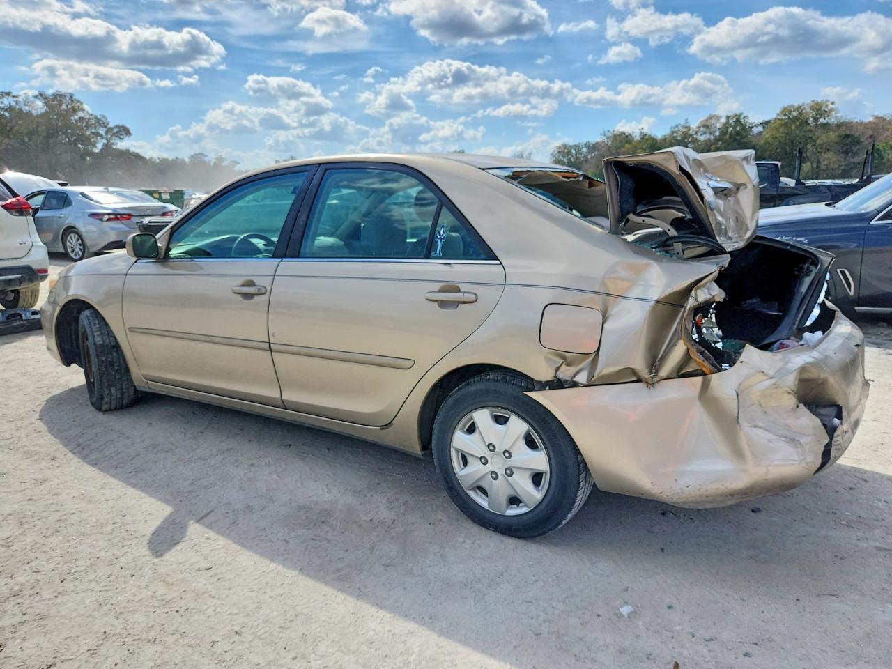 2003 TOYOTA CAMRY LE photo 2