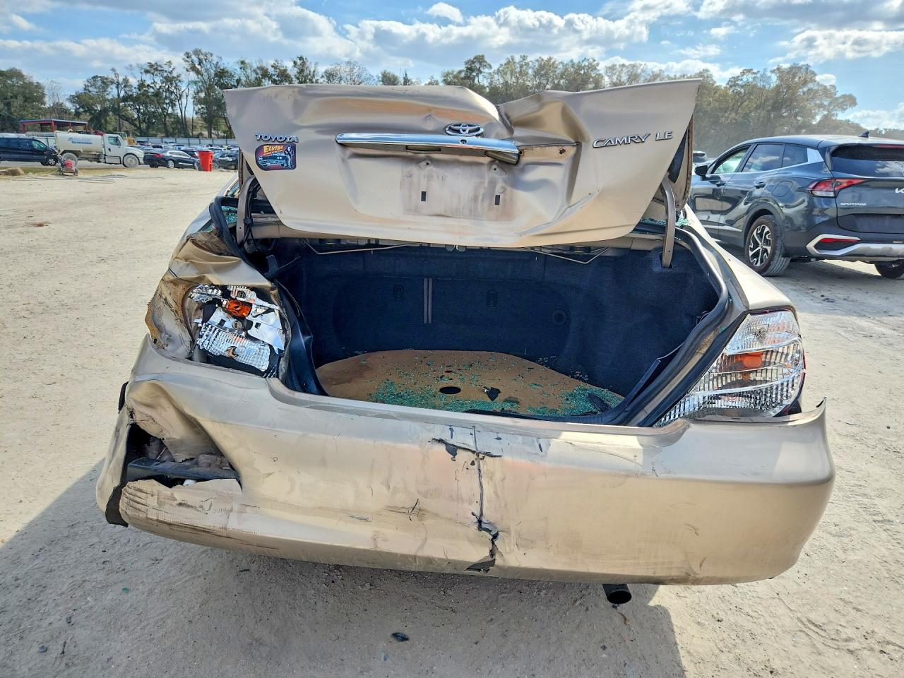 2003 TOYOTA CAMRY LE photo 6