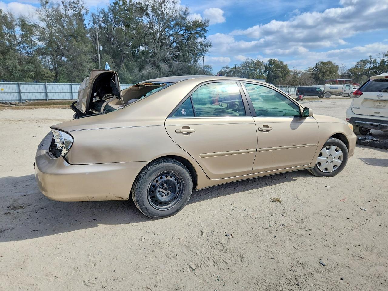 2003 TOYOTA CAMRY LE photo 3