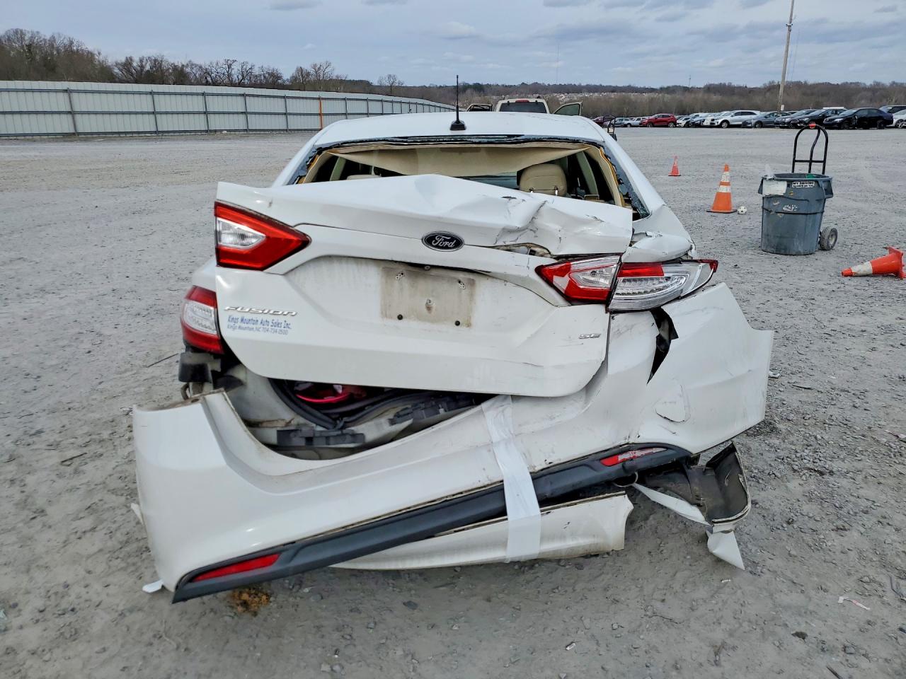 2016 FORD FUSION SE photo 6
