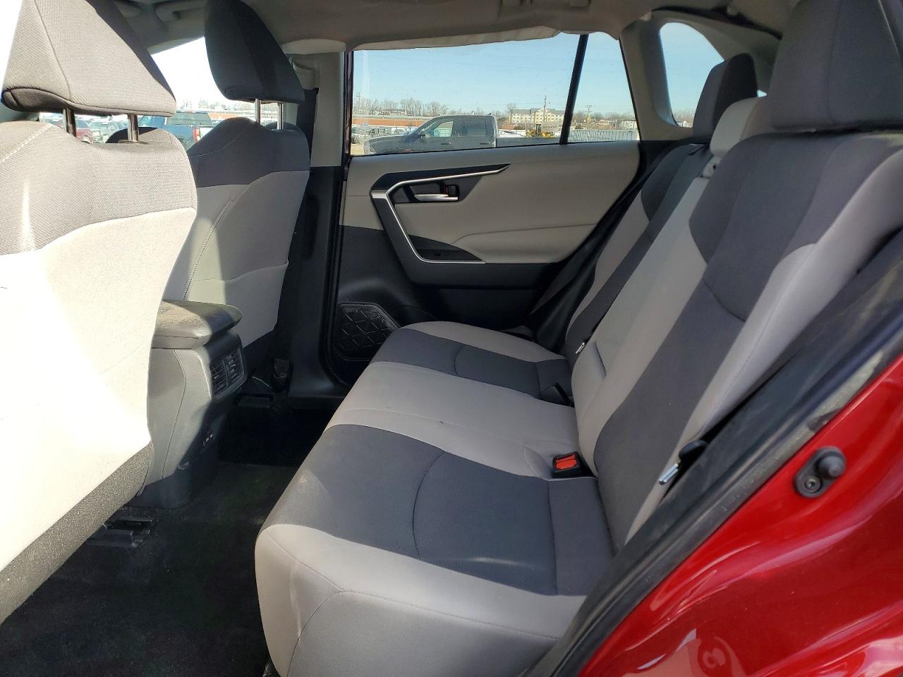 2024 TOYOTA RAV4 XLE photo 31