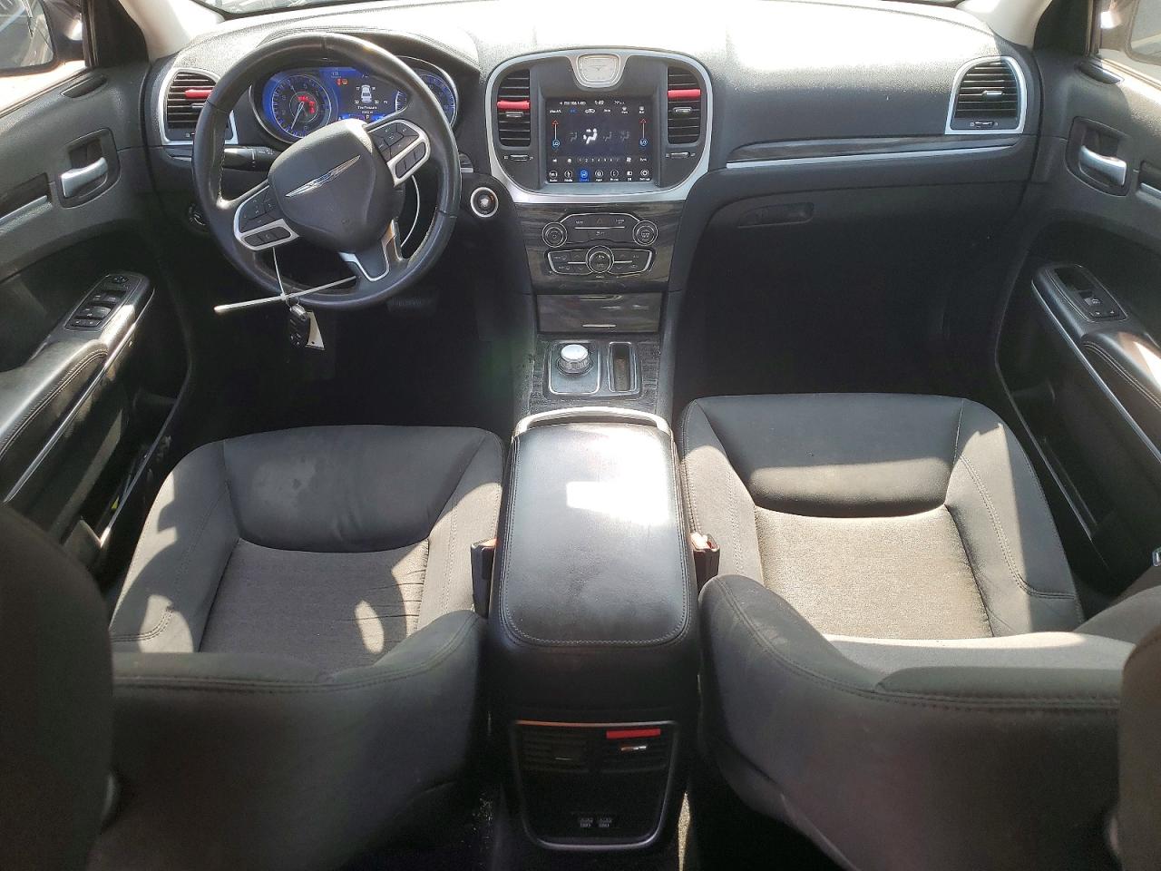 2019 CHRYSLER 300 TOURING photo 8