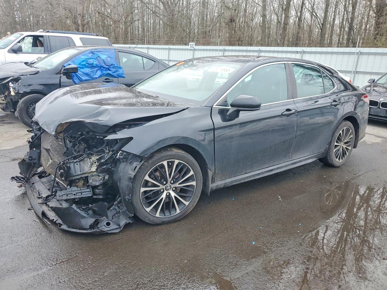 2019 TOYOTA CAMRY SE photo 2