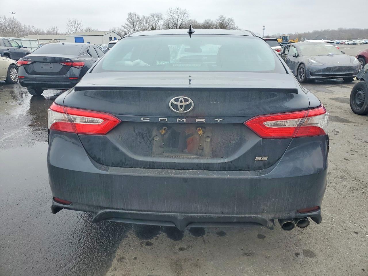 2019 TOYOTA CAMRY SE photo 11