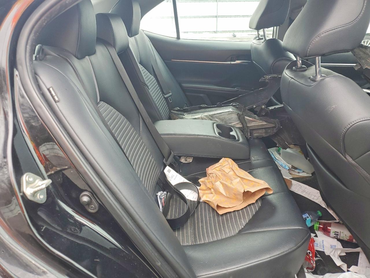 2019 TOYOTA CAMRY SE photo 19
