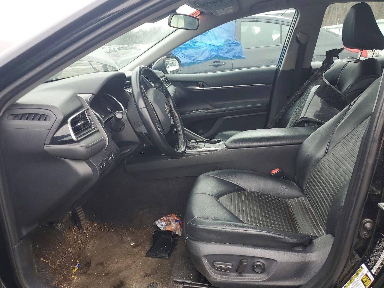 2019 TOYOTA CAMRY SE photo 13