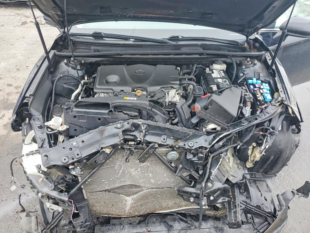 2019 TOYOTA CAMRY SE photo 21