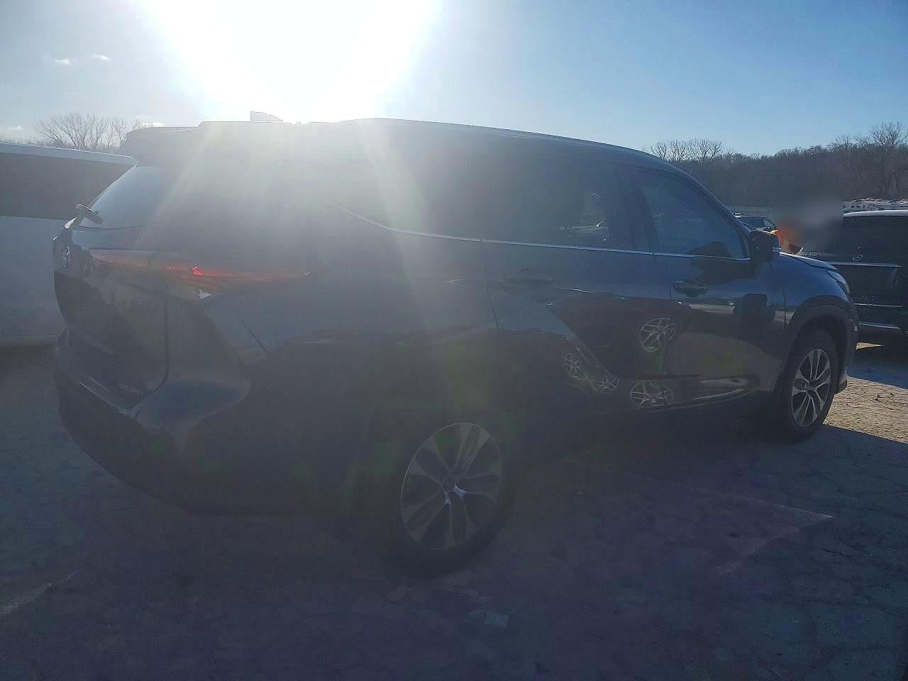 2022 TOYOTA HIGHLANDER XLE photo 7