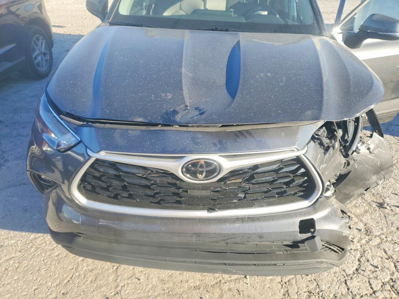 2022 TOYOTA HIGHLANDER XLE photo 34