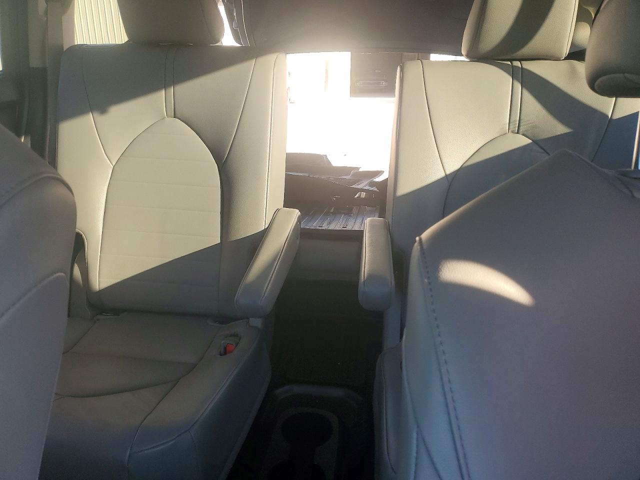 2022 TOYOTA HIGHLANDER XLE photo 28