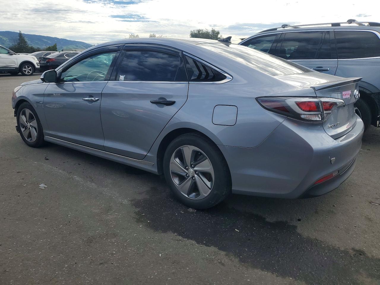 2017 HYUNDAI SONATA HYBRID photo 2