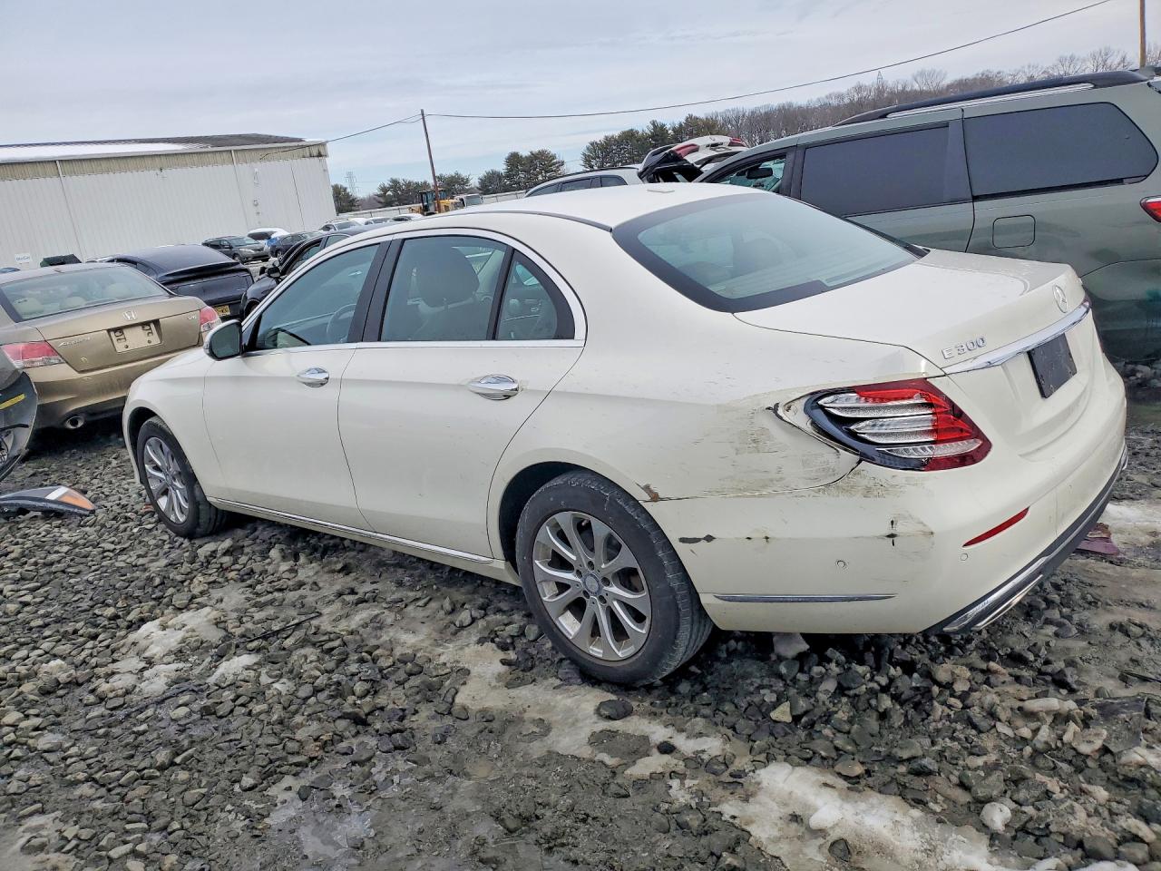 2017 MERCEDES-BENZ E 300 4MATIC photo 2