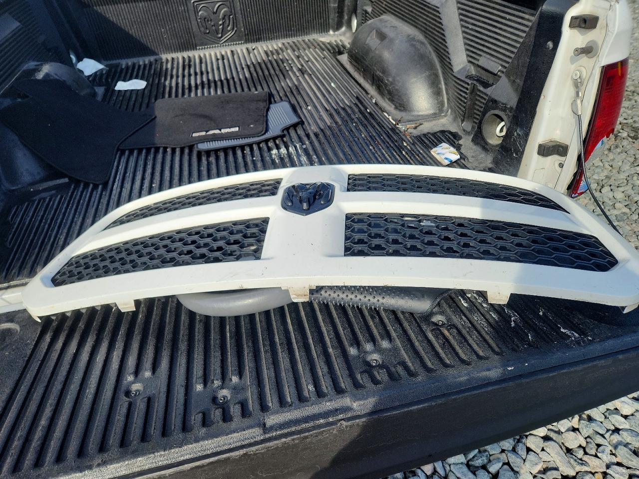 2018 RAM 1500 ST photo 23