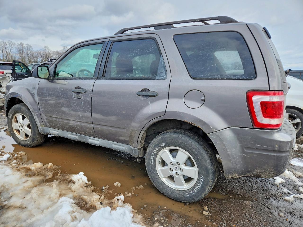 2012 FORD ESCAPE XLT photo 2