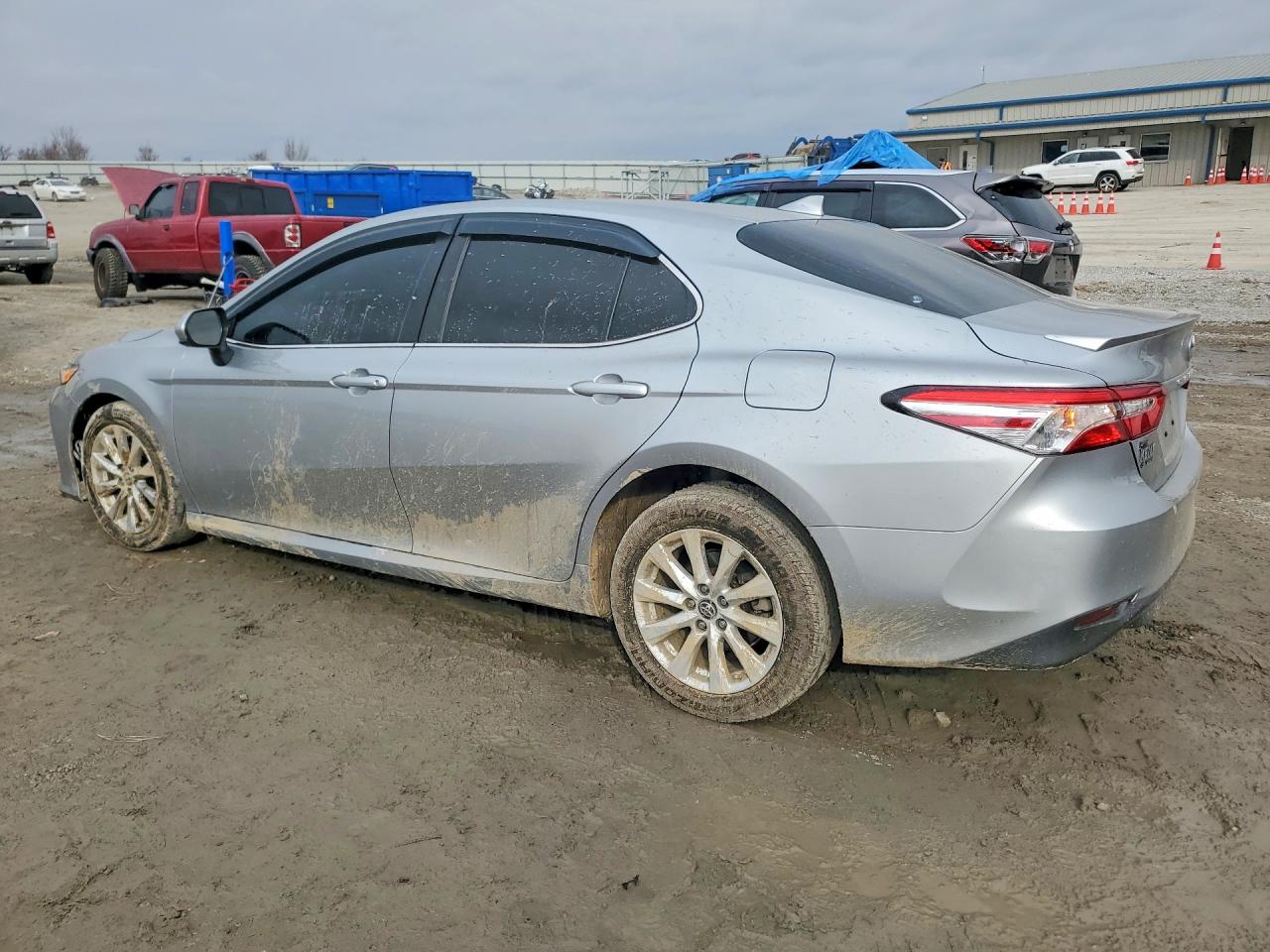 2019 TOYOTA CAMRY L photo 3