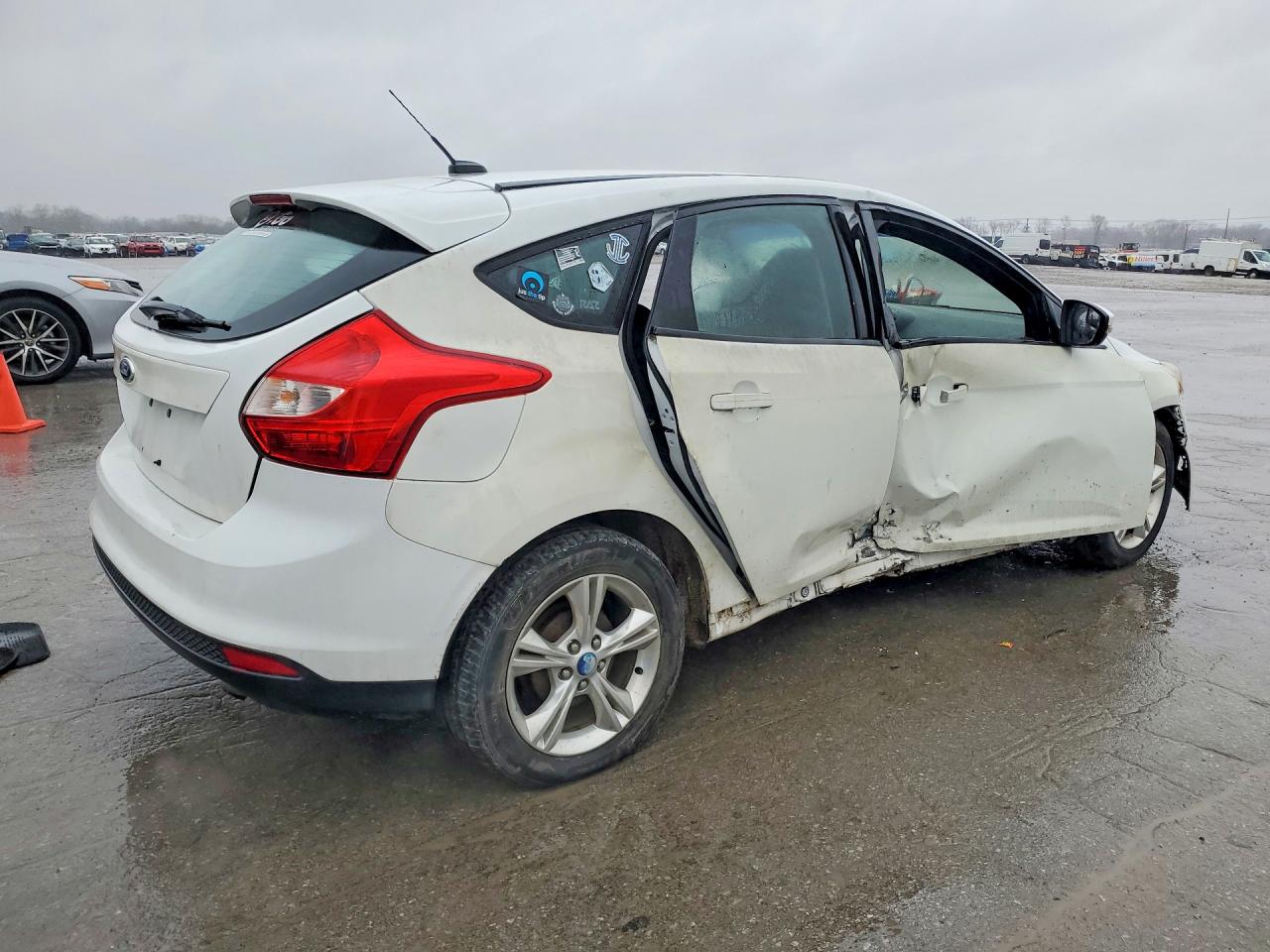 2014 FORD FOCUS SE photo 5