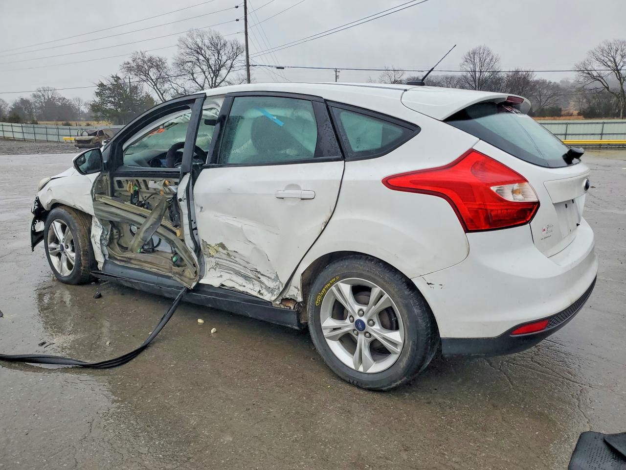 2014 FORD FOCUS SE photo 3