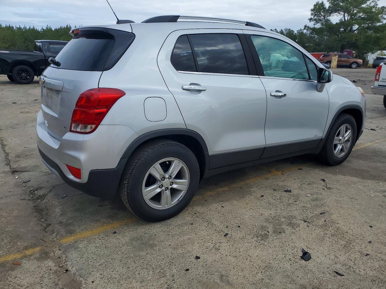 2018 CHEVROLET TRAX 1LT photo 3