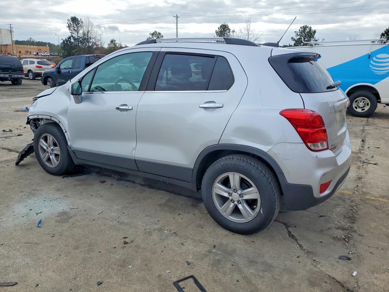 2018 CHEVROLET TRAX 1LT photo 2