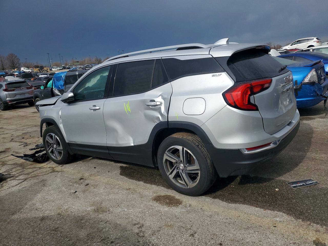2019 GMC TERRAIN SLT photo 2