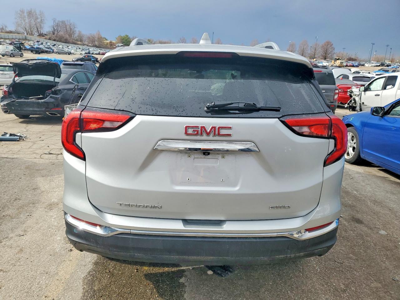 2019 GMC TERRAIN SLT photo 6