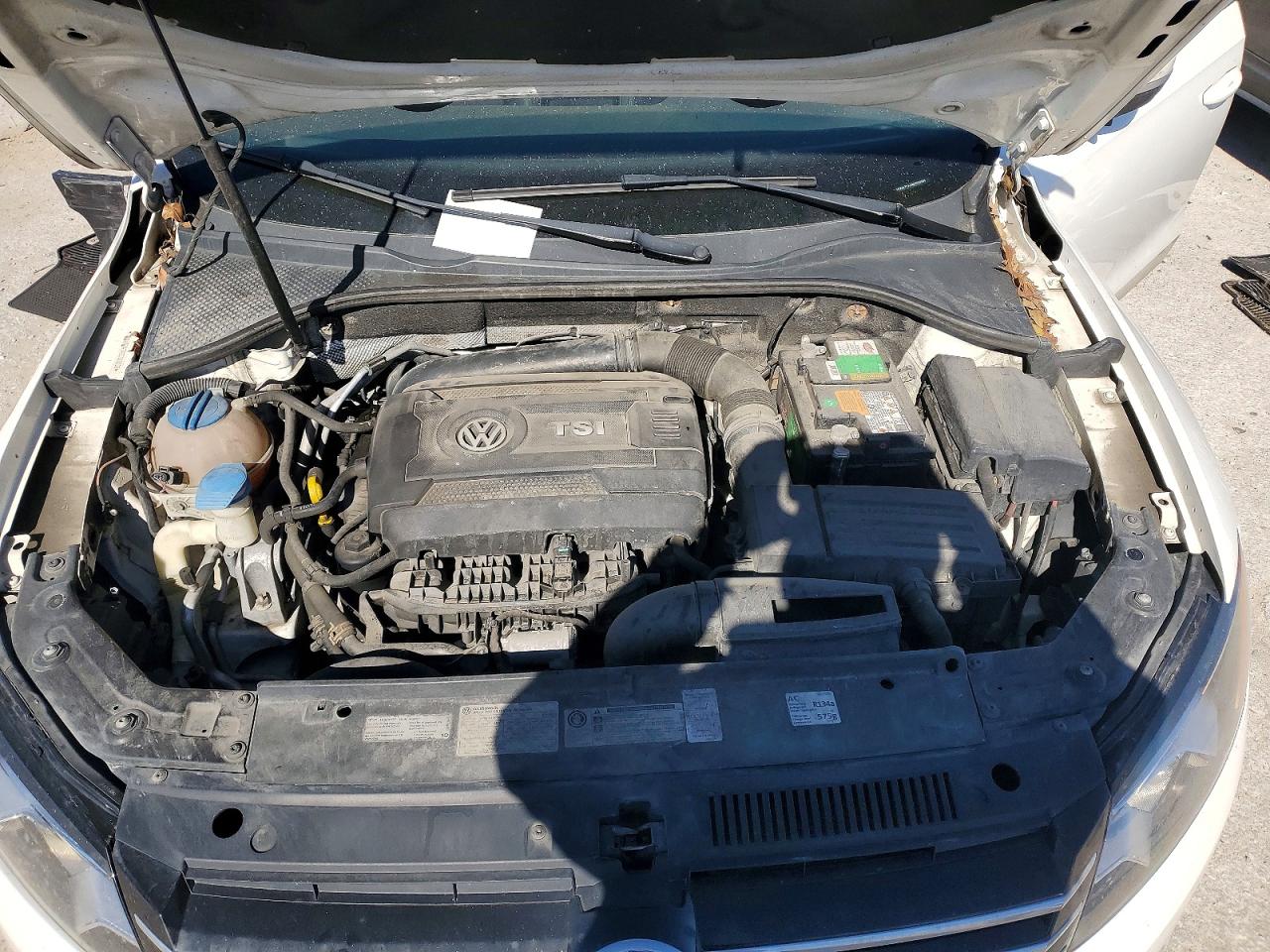 2014 VOLKSWAGEN PASSAT S photo 31