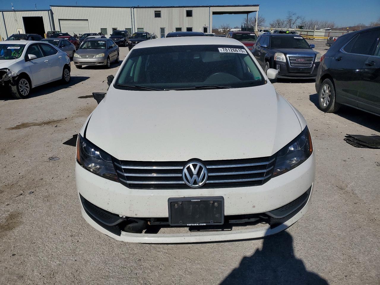 2014 VOLKSWAGEN PASSAT S photo 13