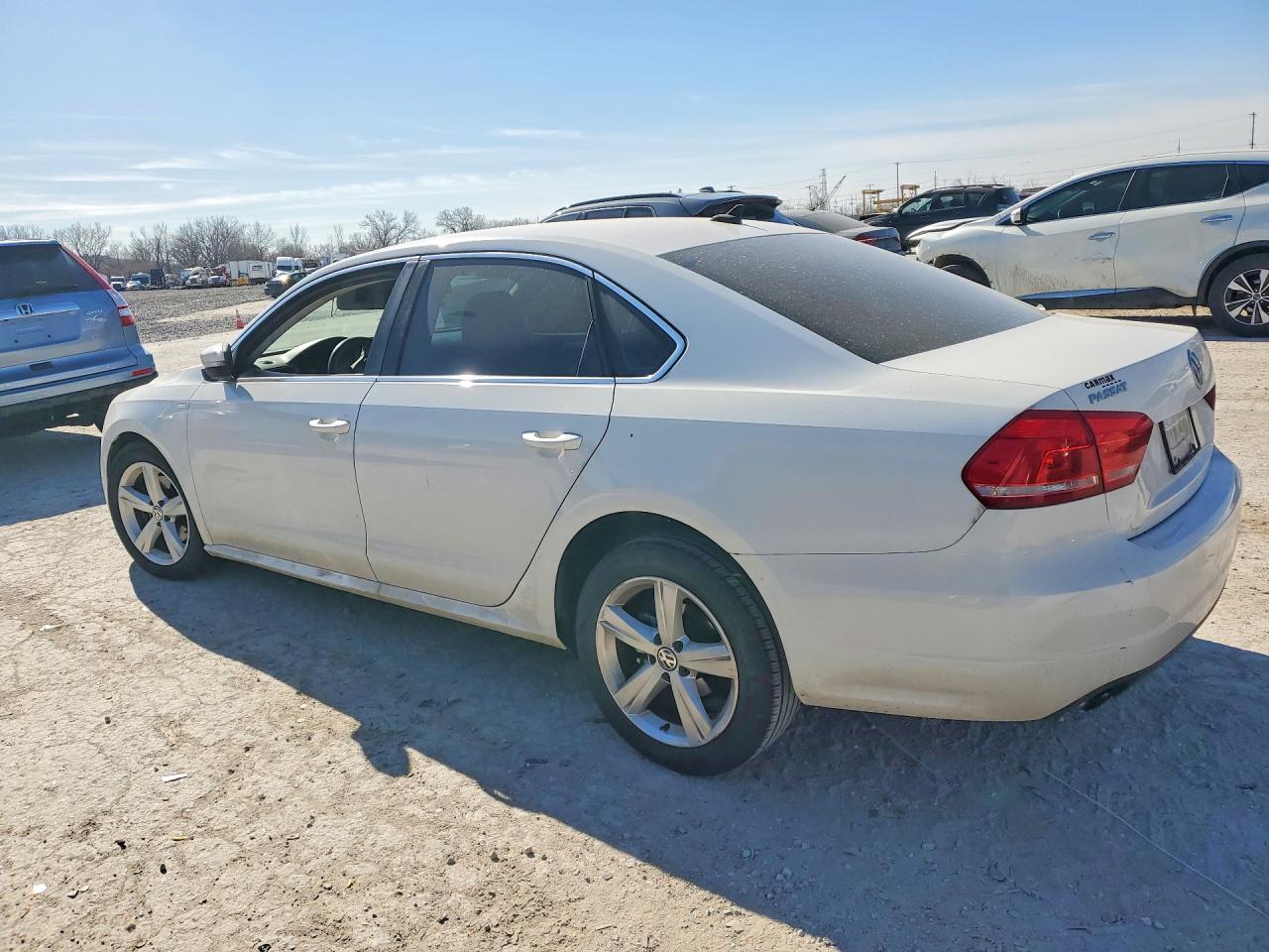 2014 VOLKSWAGEN PASSAT S photo 4