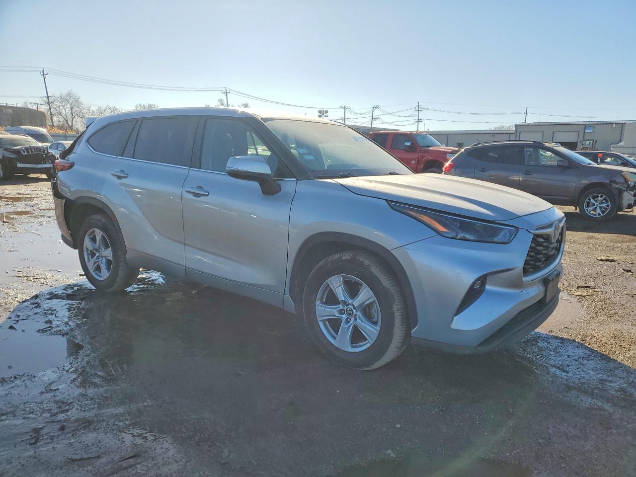 2023 TOYOTA HIGHLANDER LE photo 4