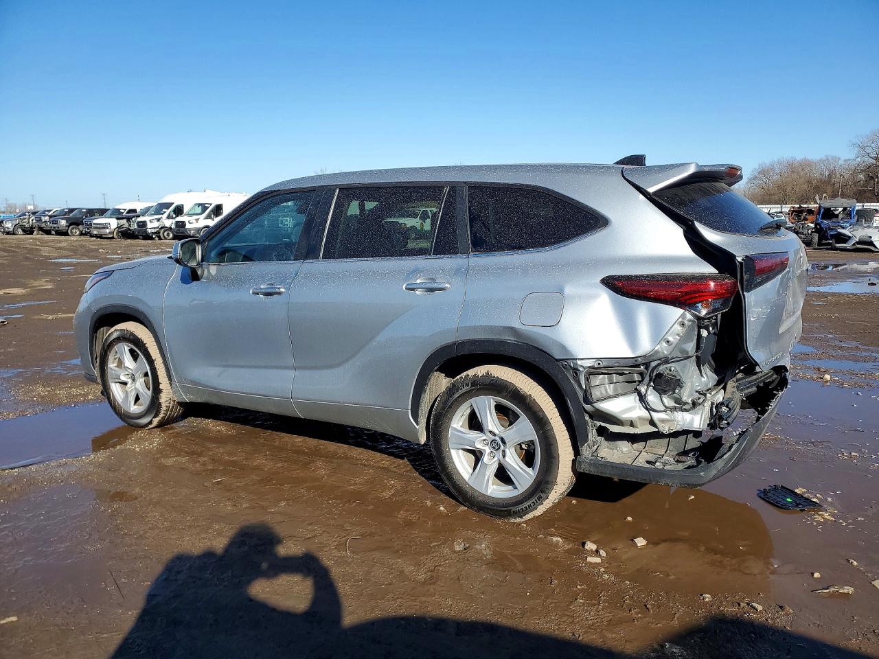 2023 TOYOTA HIGHLANDER LE photo 2