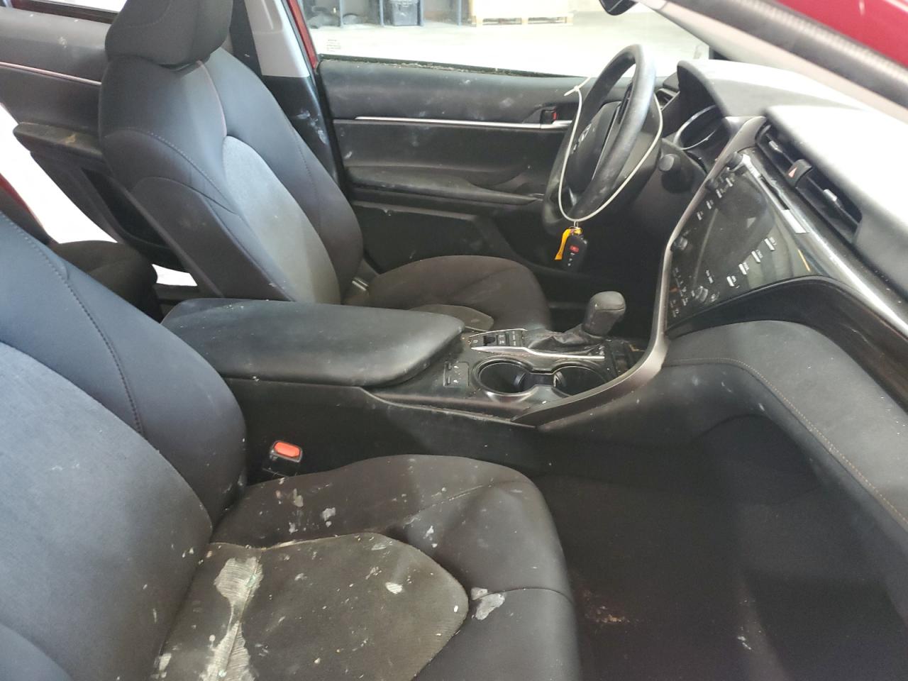 2019 TOYOTA CAMRY LE photo 19