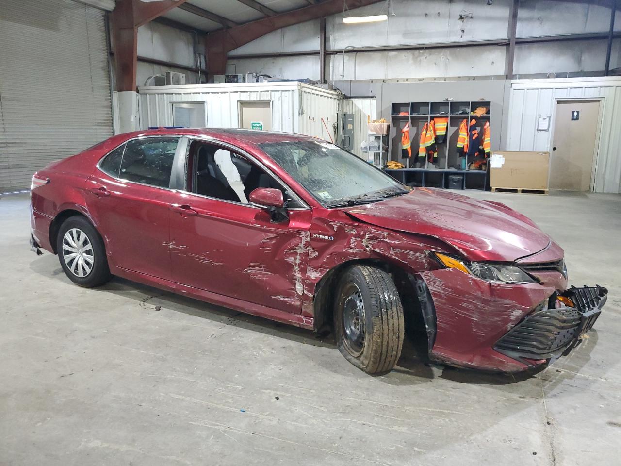 2019 TOYOTA CAMRY LE photo 10